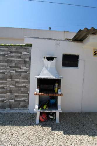 Duas moradias t1 em lote de 364m2 em fernão ferro