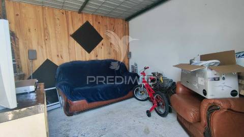 Duas moradias t1 em lote de 364m2 em fernão ferro