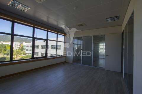 Centro de escritorios na beloura / sintra