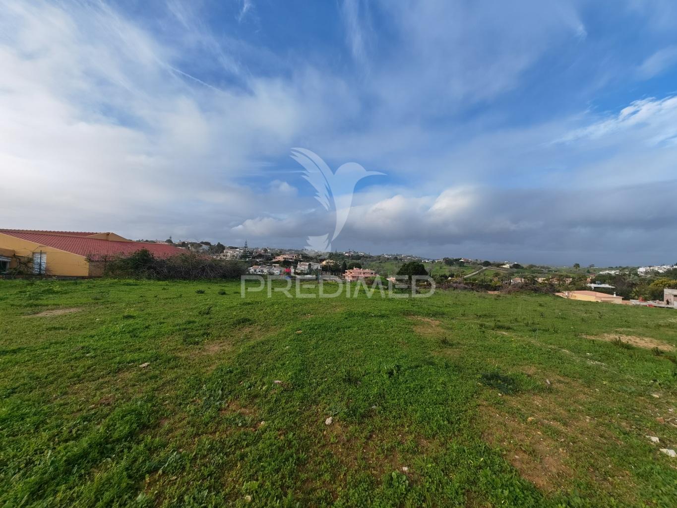 Terreno de 1.290 m2 com projecto aprovado