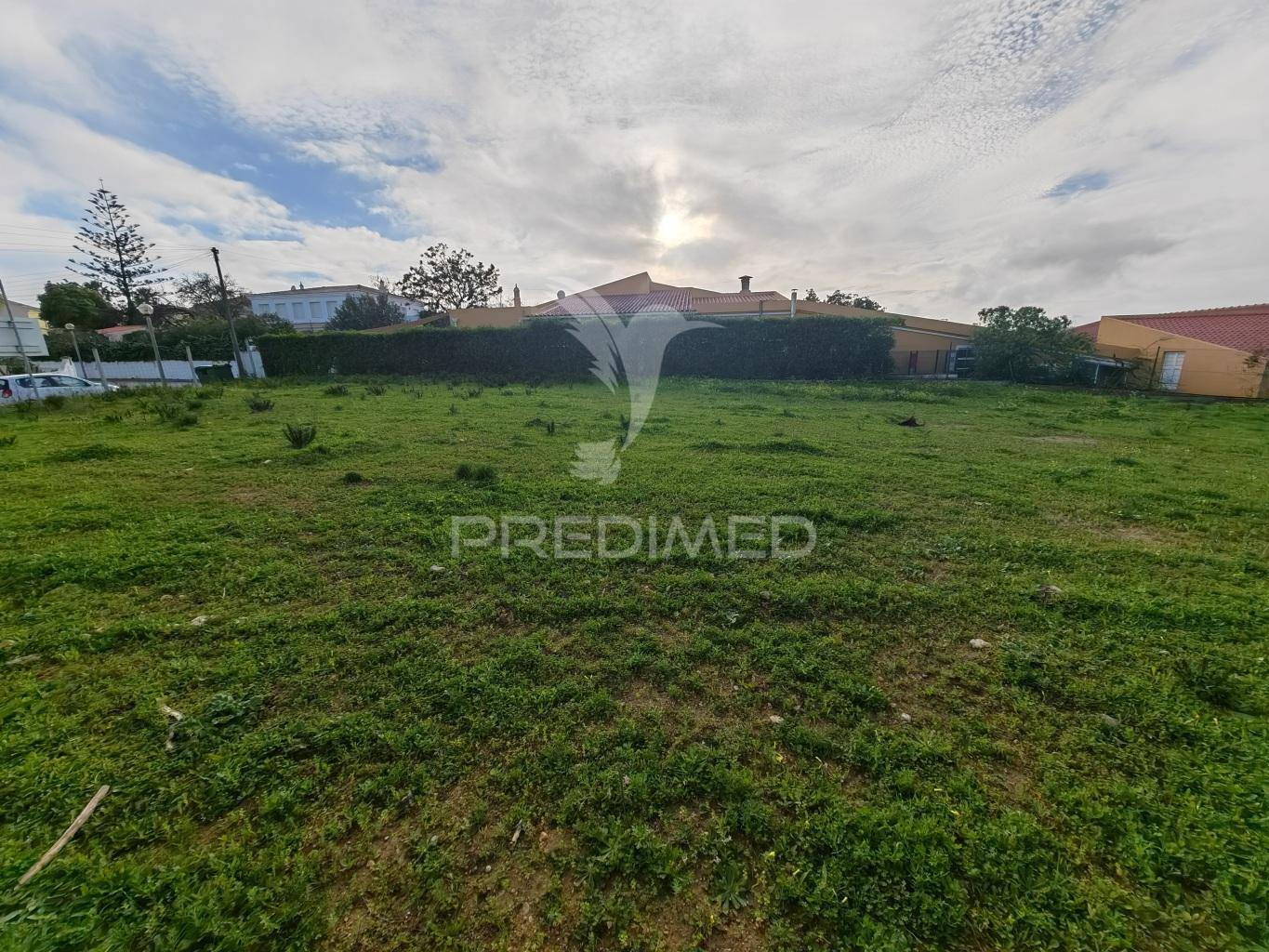 Terreno de 1.290 m2 com projecto aprovado