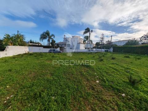 Terreno de 1.290 m2 com projecto aprovado