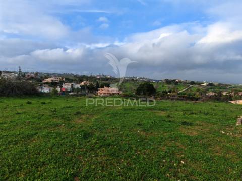 Terreno de 1.290 m2 com projecto aprovado