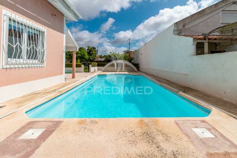 Fernão ferro, moradia t3 + 2, piscina e garagem