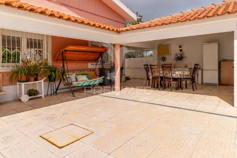 Fernão ferro, moradia t3 + 2, piscina e garagem