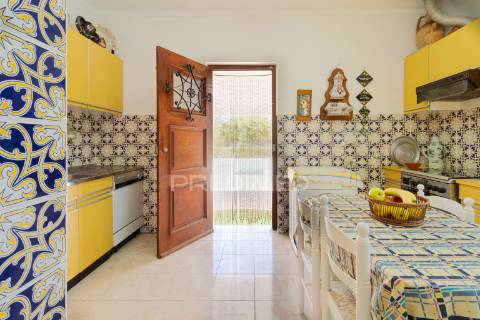 Fernão ferro, moradia t3 + 2, piscina e garagem