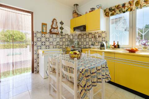 Fernão ferro, moradia t3 + 2, piscina e garagem