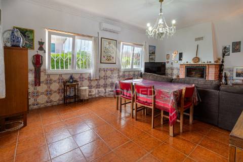 Fernão ferro, moradia t3 + 2, piscina e garagem