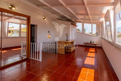 Fernão ferro, moradia t3 + 2, piscina e garagem