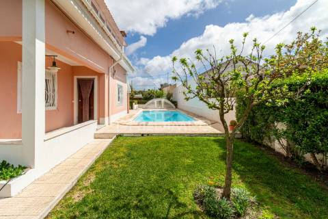 Fernão ferro, moradia t3 + 2, piscina e garagem