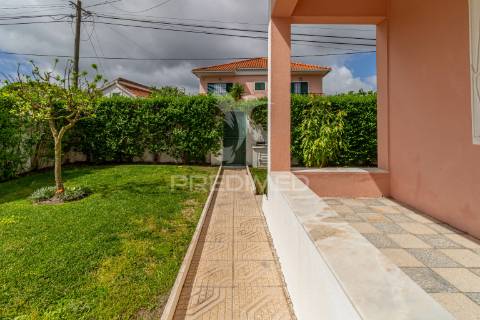 Fernão ferro, moradia t3 + 2, piscina e garagem