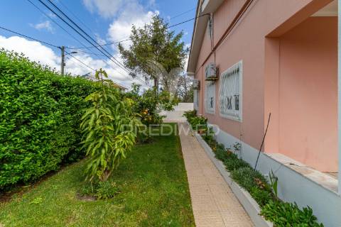 Fernão ferro, moradia t3 + 2, piscina e garagem