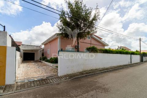 Fernão ferro, moradia t3 + 2, piscina e garagem