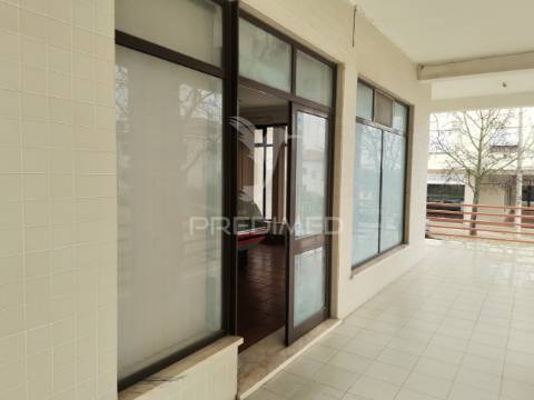 Loja de excelente visibilidade em  torres novas