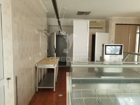 Loja de excelente visibilidade em  torres novas