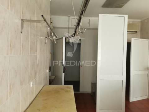 Loja de excelente visibilidade em  torres novas