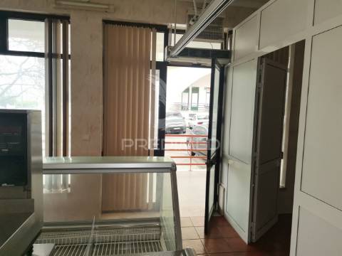 Loja de excelente visibilidade em  torres novas