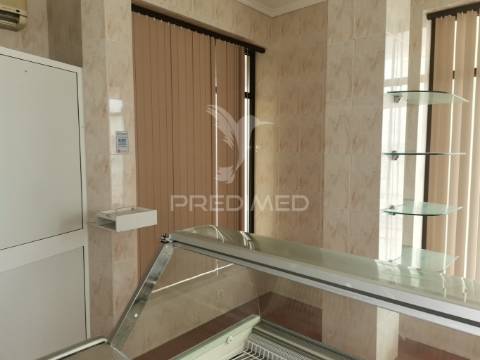 Loja de excelente visibilidade em  torres novas