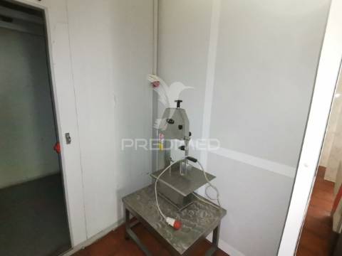 Loja de excelente visibilidade em  torres novas