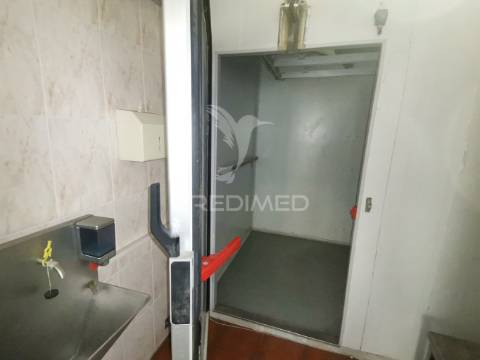 Loja de excelente visibilidade em  torres novas