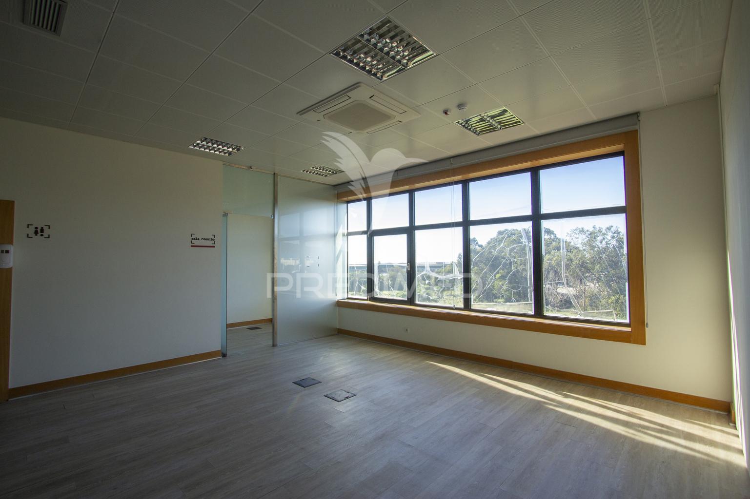 Centro de escritorios na beloura / sintra