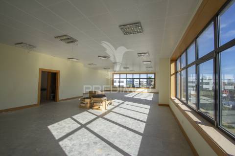 Centro de escritorios na beloura / sintra