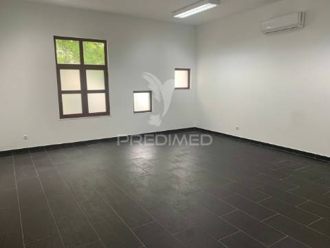 Escritórios amplos e espaçosos em évora