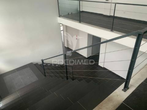 Escritórios amplos e espaçosos em évora