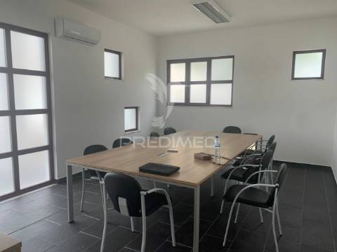 Escritórios amplos e espaçosos em évora