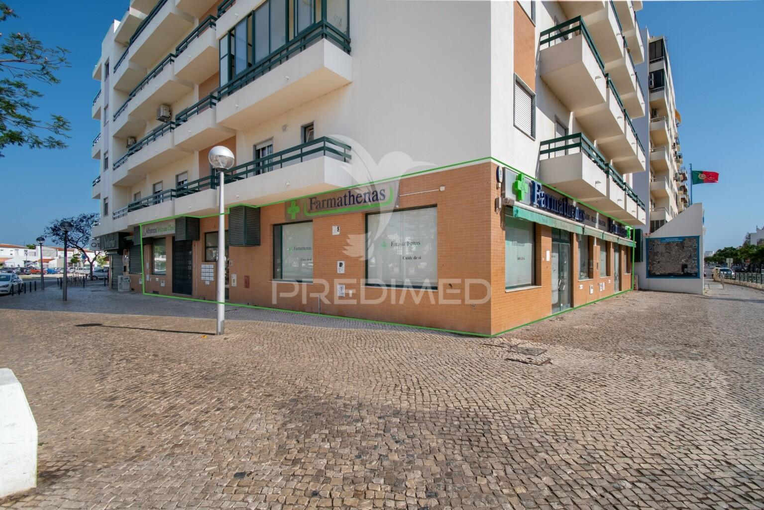 Loja com 335m2 no centro da cidade de olhão