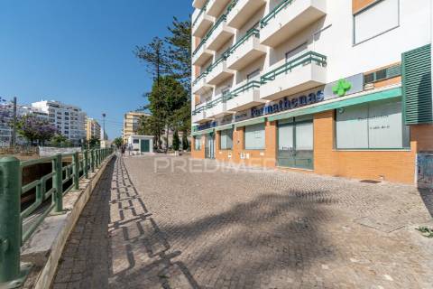 Loja com 335m2 no centro da cidade de olhão