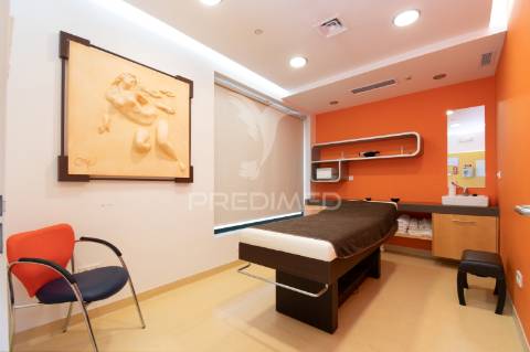 Loja com 335m2 no centro da cidade de olhão