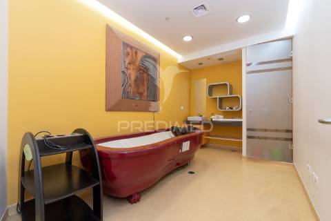 Loja com 335m2 no centro da cidade de olhão