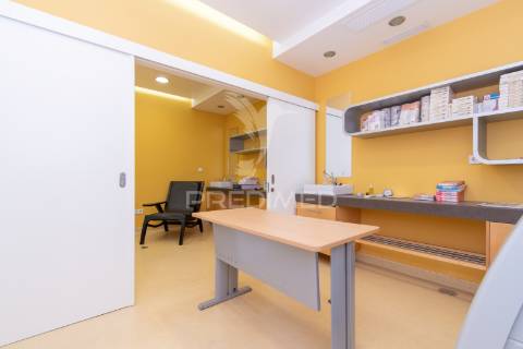 Loja com 335m2 no centro da cidade de olhão