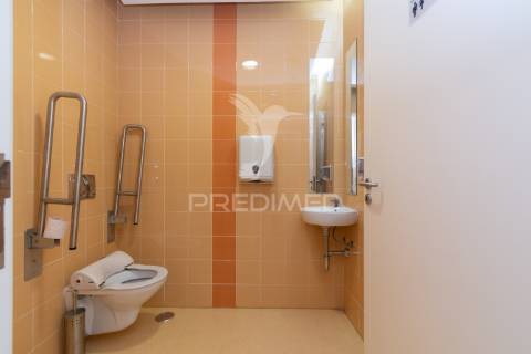 Loja com 335m2 no centro da cidade de olhão