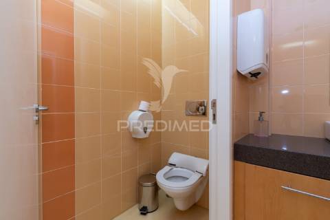 Loja com 335m2 no centro da cidade de olhão