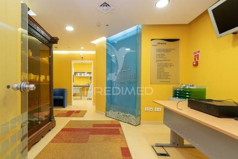 Loja com 335m2 no centro da cidade de olhão