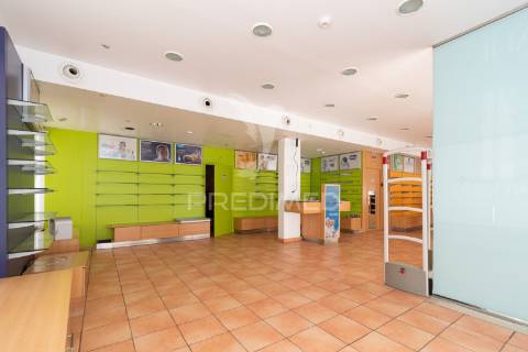 Loja com 335m2 no centro da cidade de olhão