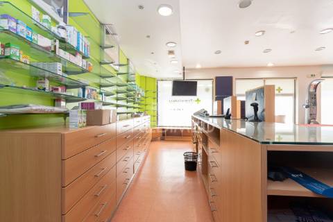 Loja com 335m2 no centro da cidade de olhão