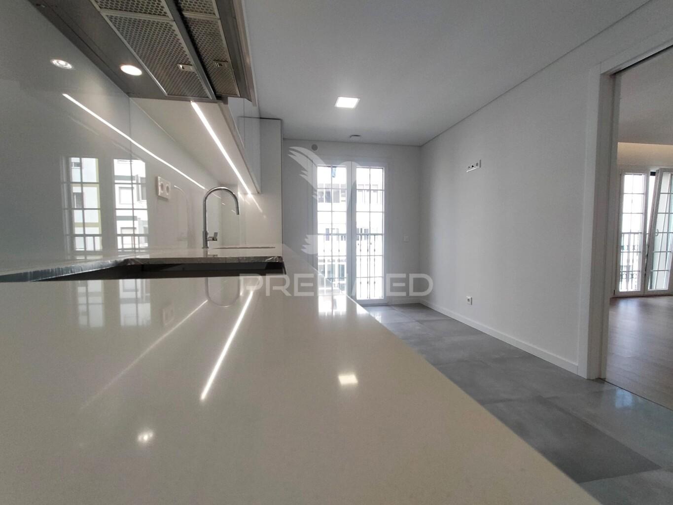 Apartamento t3 | neudel/águas livres | 3º piso