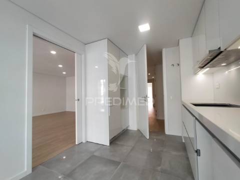 Apartamento t3 | neudel/águas livres | 3º piso