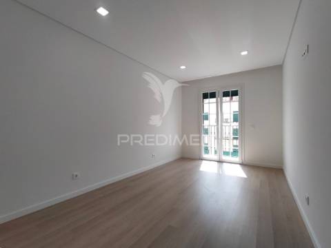 Apartamento t3 | neudel/águas livres | 3º piso