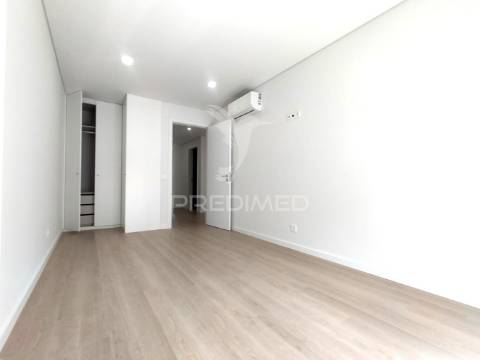 Apartamento t3 | neudel/águas livres | 3º piso