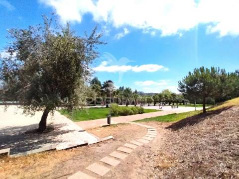 Apartamento t3 | neudel/águas livres | 3º piso