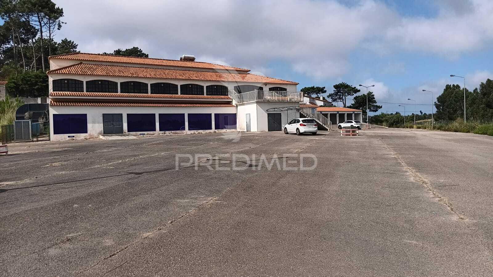 Venda edifício polivalente estacionamento privado ericeira
