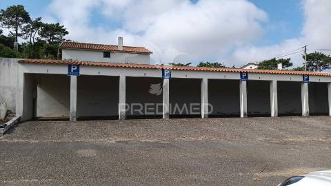 Venda edifício polivalente estacionamento privado ericeira