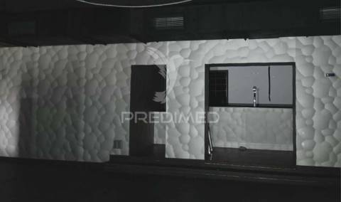 Venda edifício polivalente estacionamento privado ericeira