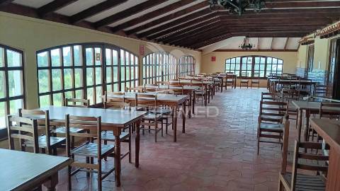 Venda edifício polivalente estacionamento privado ericeira