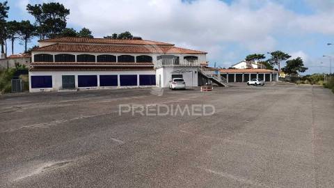 Venda edifício polivalente estacionamento privado ericeira