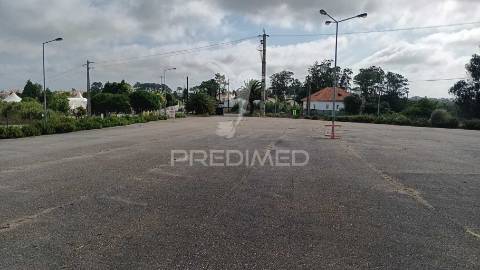 Venda edifício polivalente estacionamento privado ericeira
